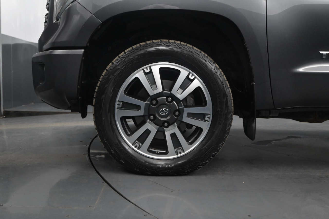 Toyota Tundra SR5 5.7L V8 CrewMax 4WD 2018 Toyota Tundra SR5 5.7L V8 CrewMax 4WD 2018