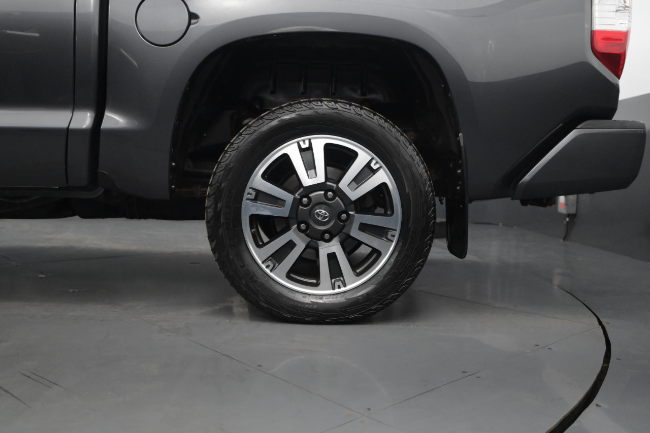 Toyota Tundra SR5 5.7L V8 CrewMax 4WD 2018 Toyota Tundra SR5 5.7L V8 CrewMax 4WD 2018