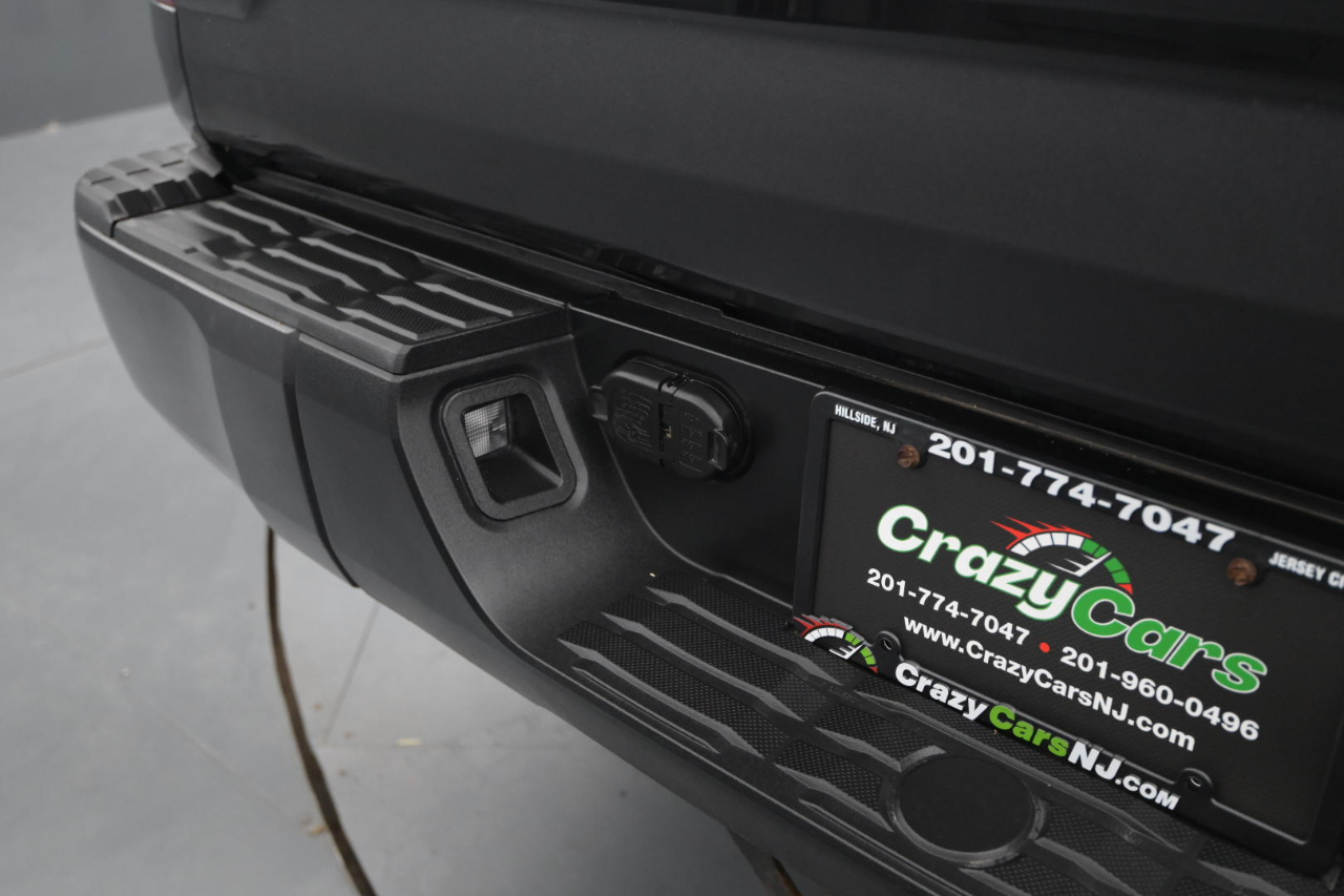 Toyota Tundra SR5 5.7L V8 CrewMax 4WD 2018 Toyota Tundra SR5 5.7L V8 CrewMax 4WD 2018