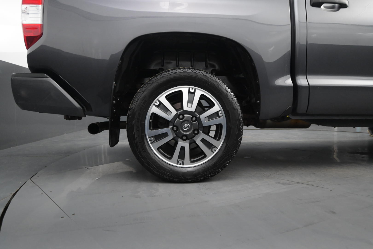 Toyota Tundra SR5 5.7L V8 CrewMax 4WD 2018 Toyota Tundra SR5 5.7L V8 CrewMax 4WD 2018