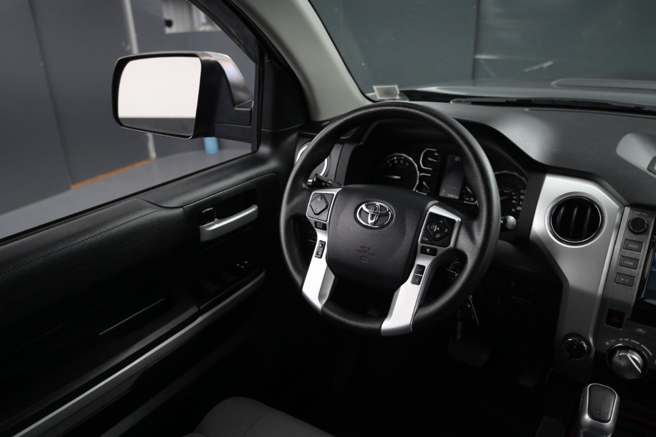 Toyota Tundra SR5 5.7L V8 CrewMax 4WD 2018 Toyota Tundra SR5 5.7L V8 CrewMax 4WD 2018