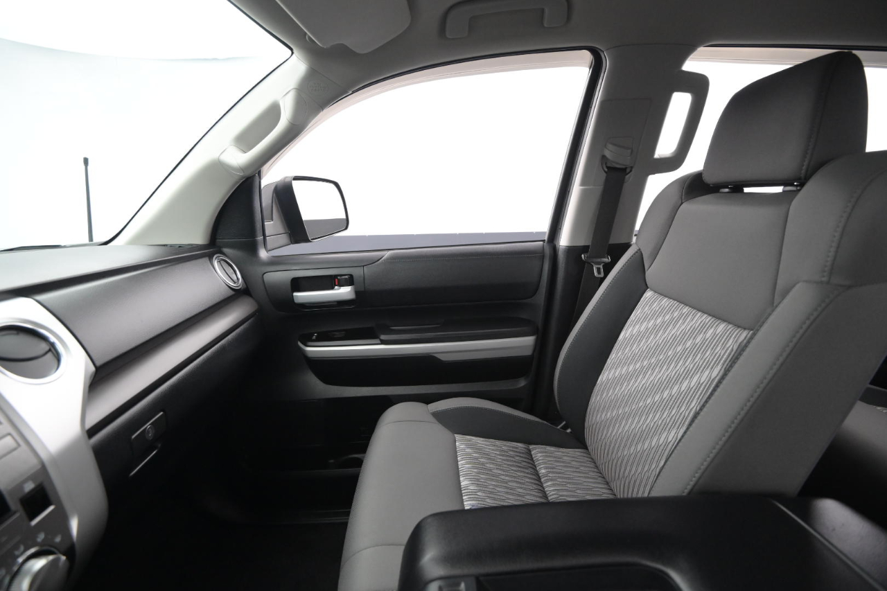 Toyota Tundra SR5 5.7L V8 CrewMax 4WD 2018 Toyota Tundra SR5 5.7L V8 CrewMax 4WD 2018