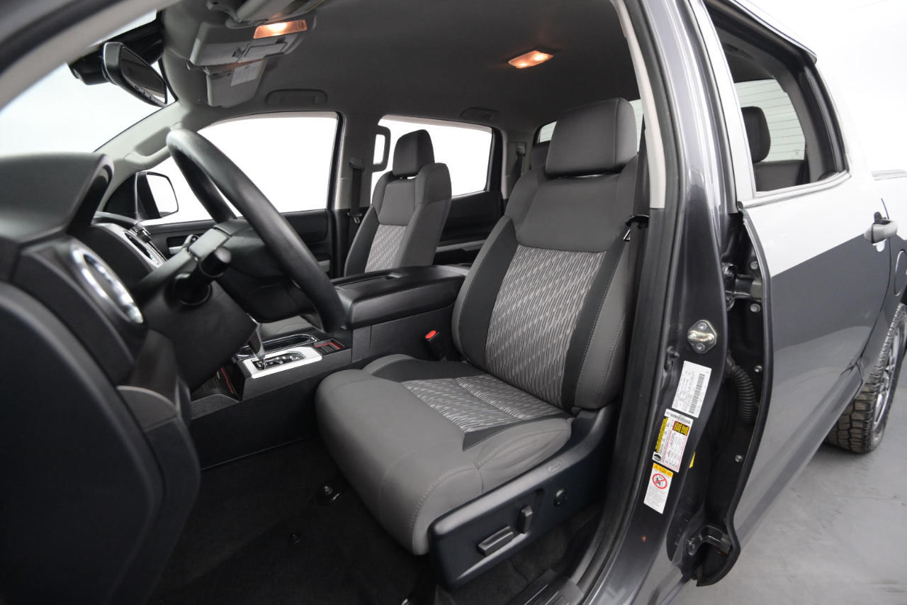 Toyota Tundra SR5 5.7L V8 CrewMax 4WD 2018 Toyota Tundra SR5 5.7L V8 CrewMax 4WD 2018