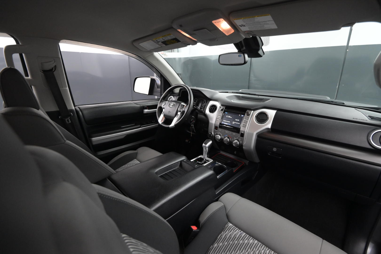 Toyota Tundra SR5 5.7L V8 CrewMax 4WD 2018 Toyota Tundra SR5 5.7L V8 CrewMax 4WD 2018