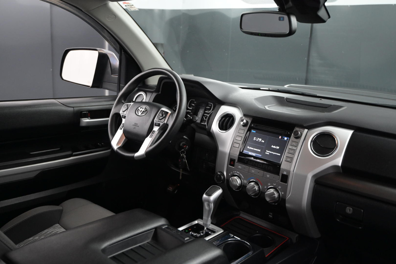 Toyota Tundra SR5 5.7L V8 CrewMax 4WD 2018 Toyota Tundra SR5 5.7L V8 CrewMax 4WD 2018