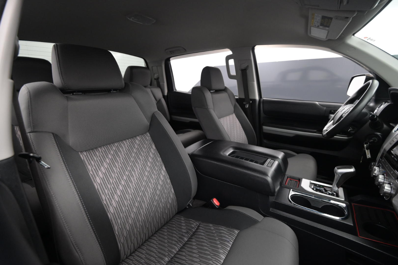 Toyota Tundra SR5 5.7L V8 CrewMax 4WD 2018 Toyota Tundra SR5 5.7L V8 CrewMax 4WD 2018