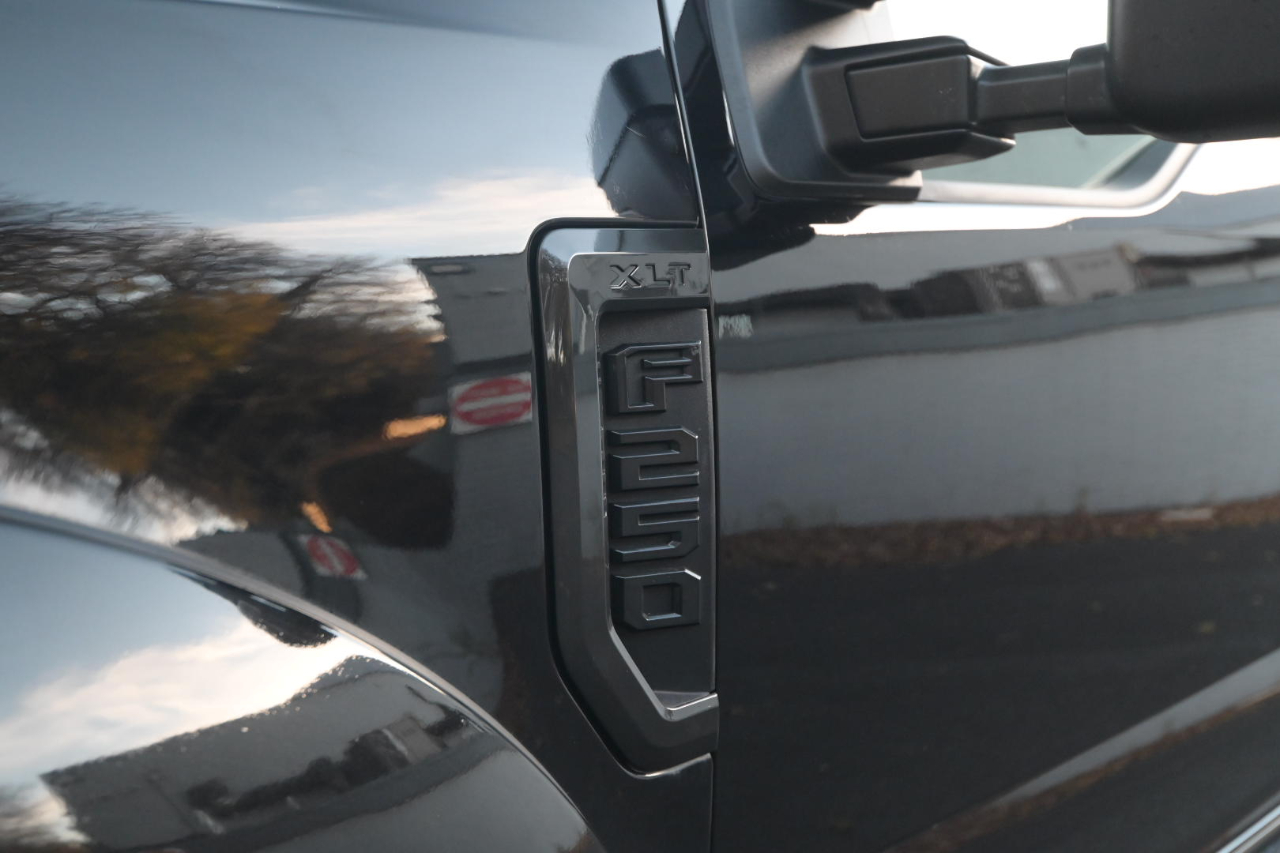 Ford F-250 SD XLT 4WD Crew Cab 8' Box 2021