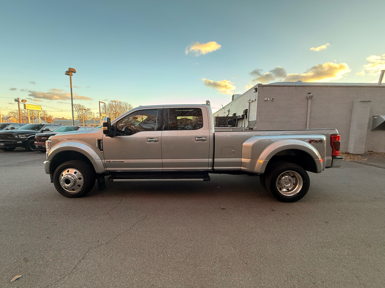Ford Super Duty F-450 DRW XLT 4WD Crew Cab 8' Box 2022