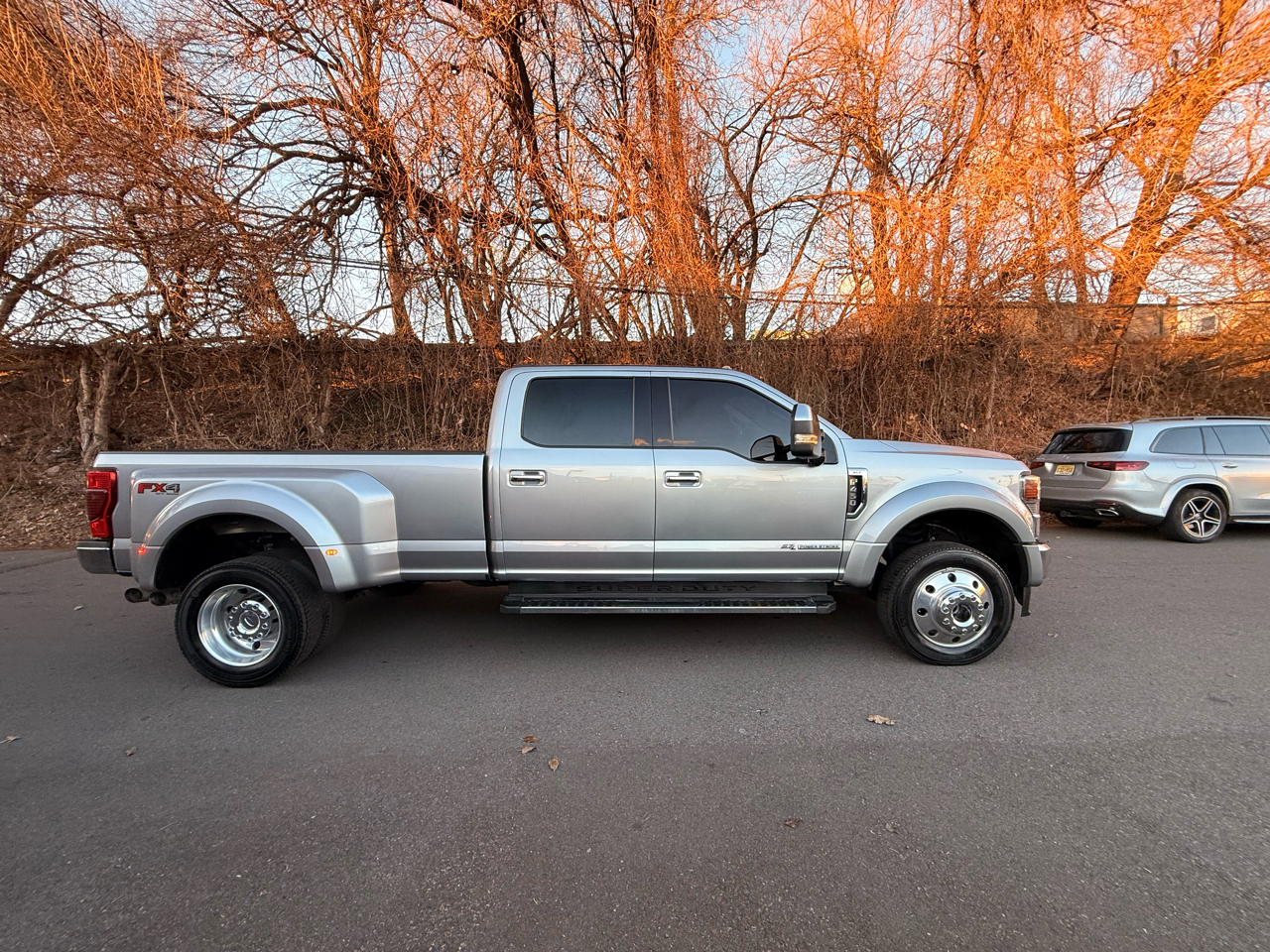Ford Super Duty F-450 DRW XLT 4WD Crew Cab 8' Box 2022