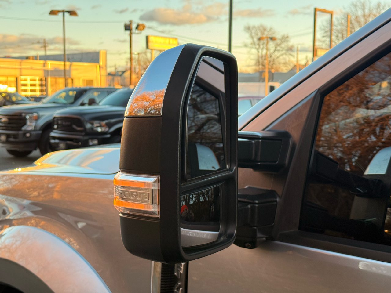 Ford Super Duty F-450 DRW XLT 4WD Crew Cab 8' Box 2022