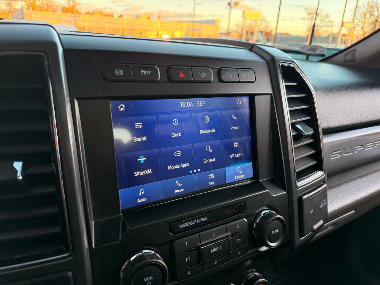 Ford Super Duty F-450 DRW XLT 4WD Crew Cab 8' Box 2022