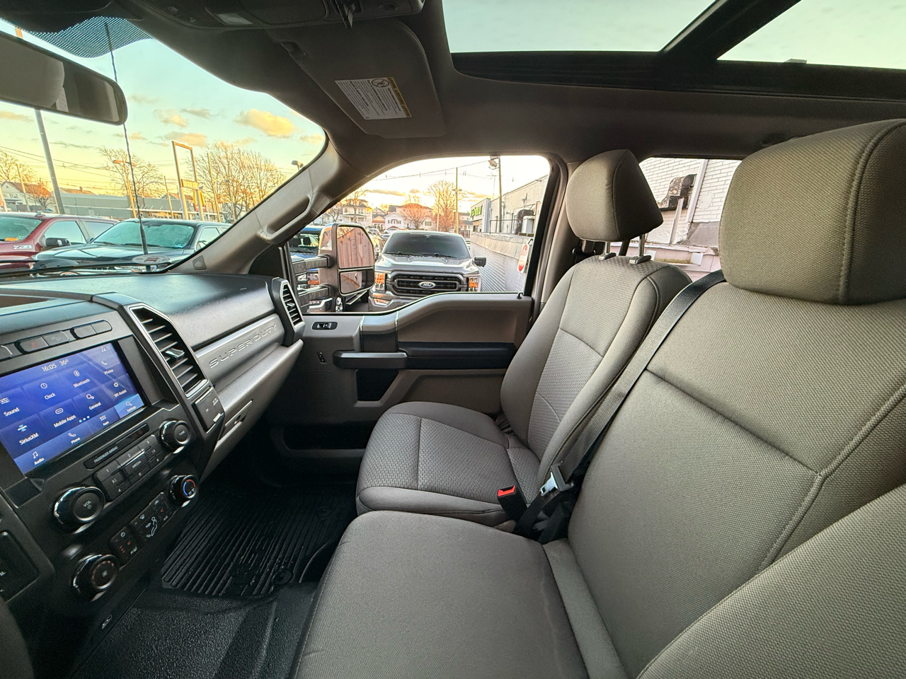 Ford Super Duty F-450 DRW XLT 4WD Crew Cab 8' Box 2022