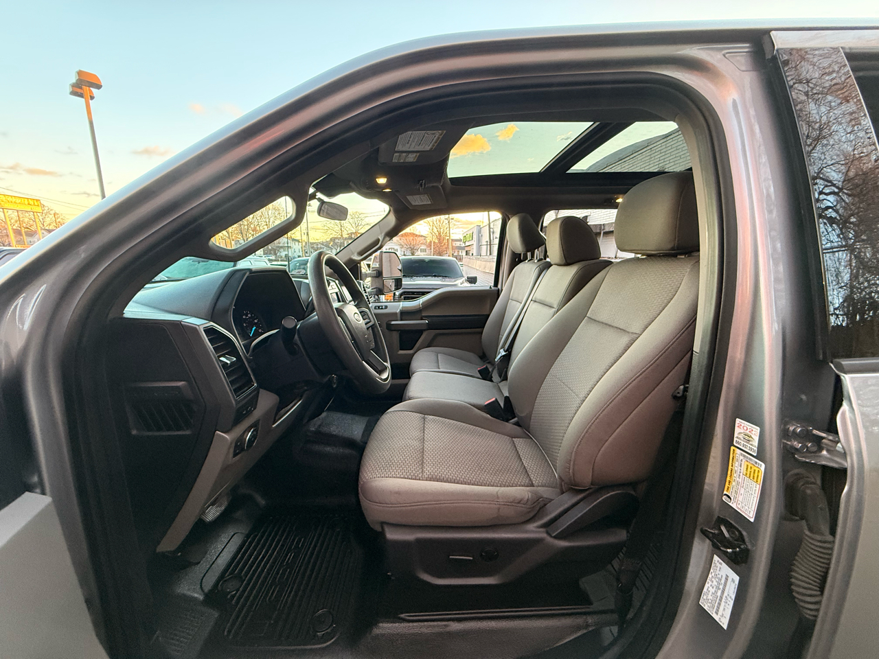 Ford Super Duty F-450 DRW XLT 4WD Crew Cab 8' Box 2022