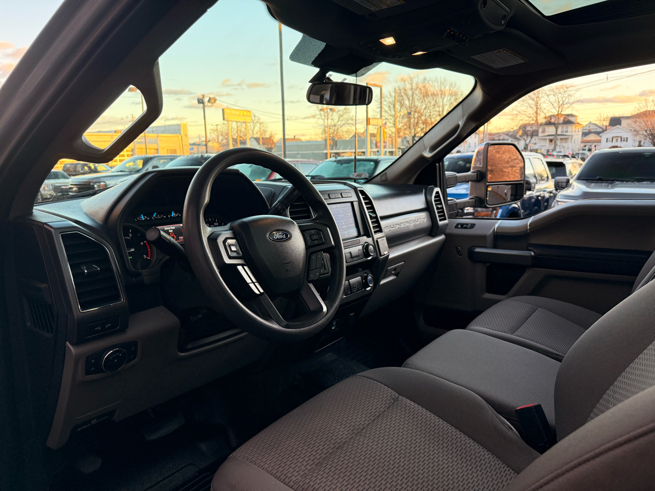 Ford Super Duty F-450 DRW XLT 4WD Crew Cab 8' Box 2022