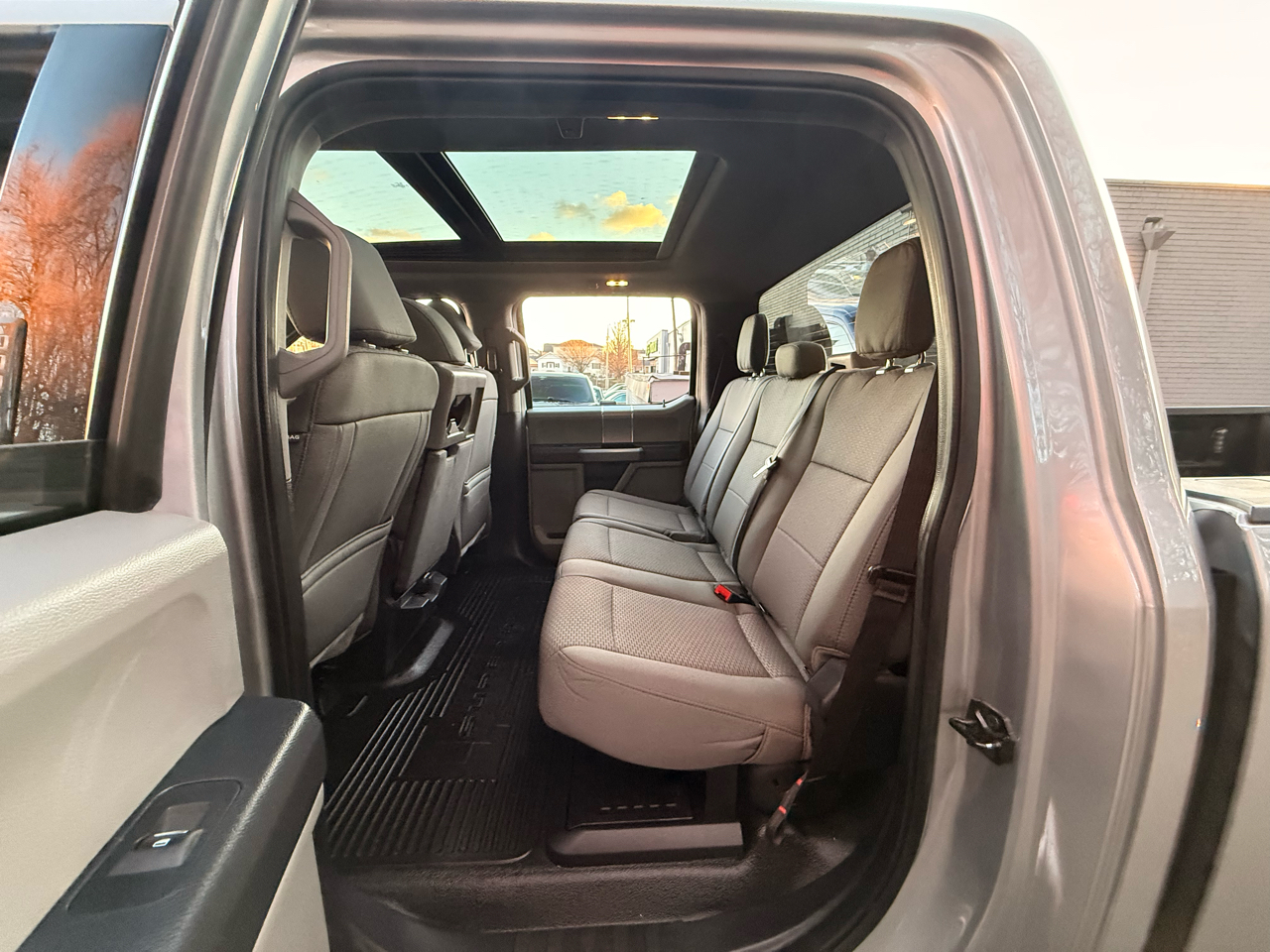 Ford Super Duty F-450 DRW XLT 4WD Crew Cab 8' Box 2022