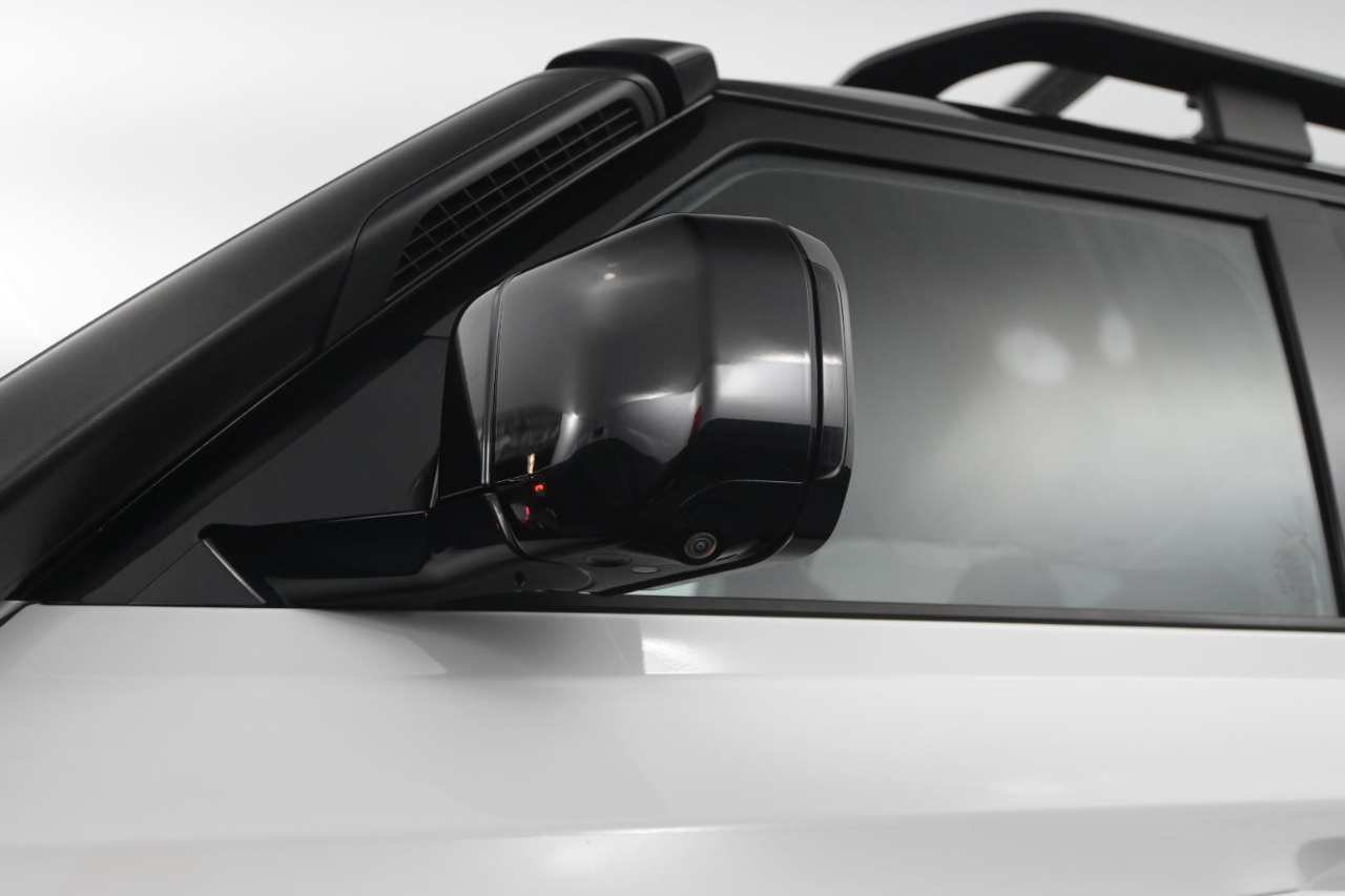 Land Rover Defender 110 X-Dynamic SE AWD 2023