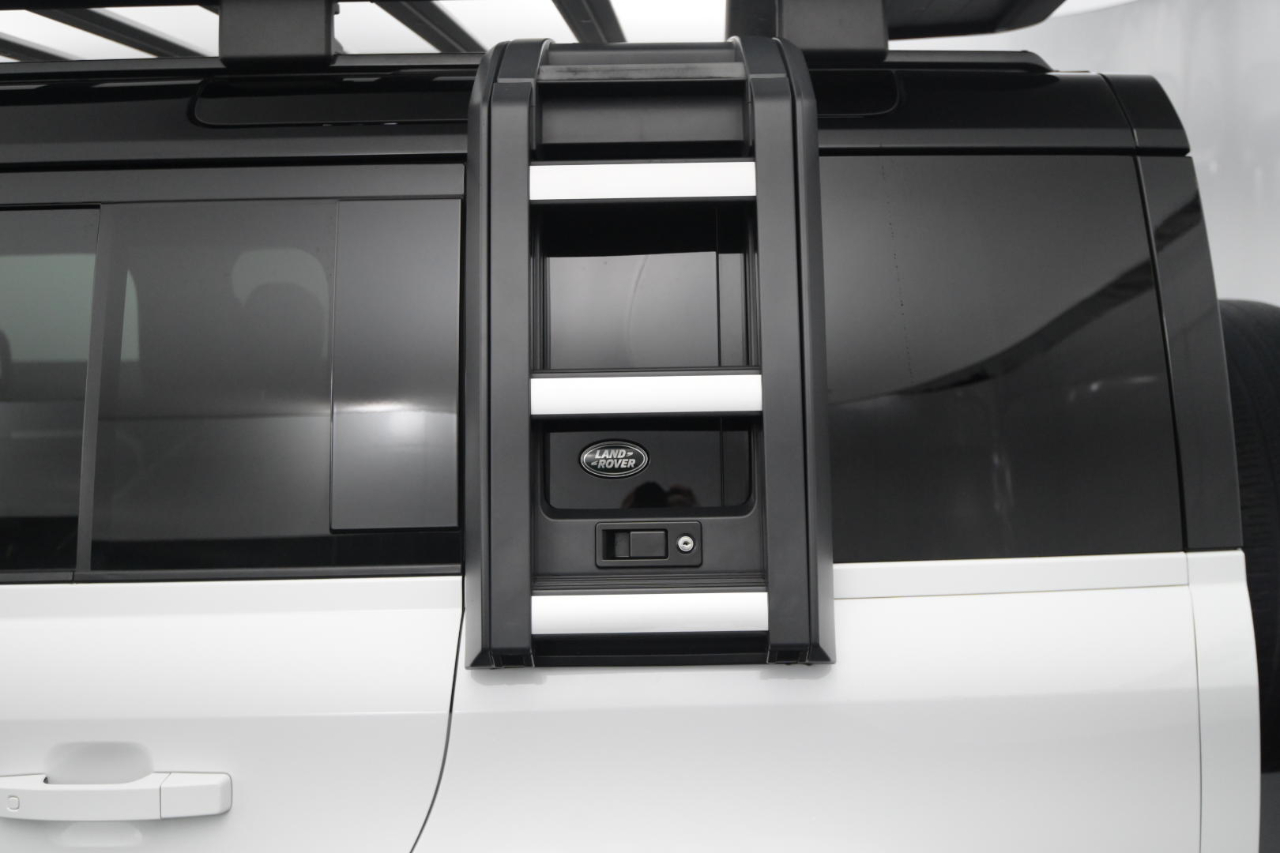 Land Rover Defender 110 X-Dynamic SE AWD 2023