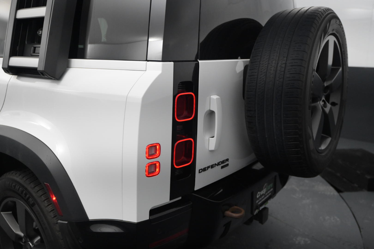 Land Rover Defender 110 X-Dynamic SE AWD 2023