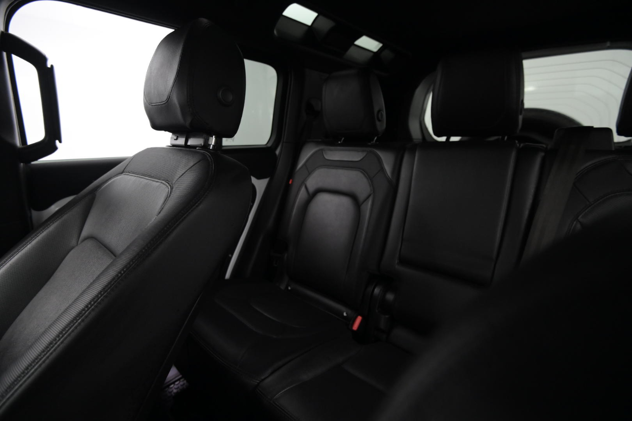 Land Rover Defender 110 X-Dynamic SE AWD 2023