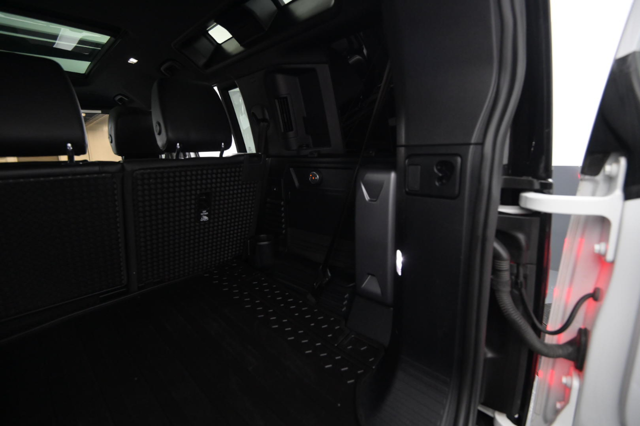 Land Rover Defender 110 X-Dynamic SE AWD 2023