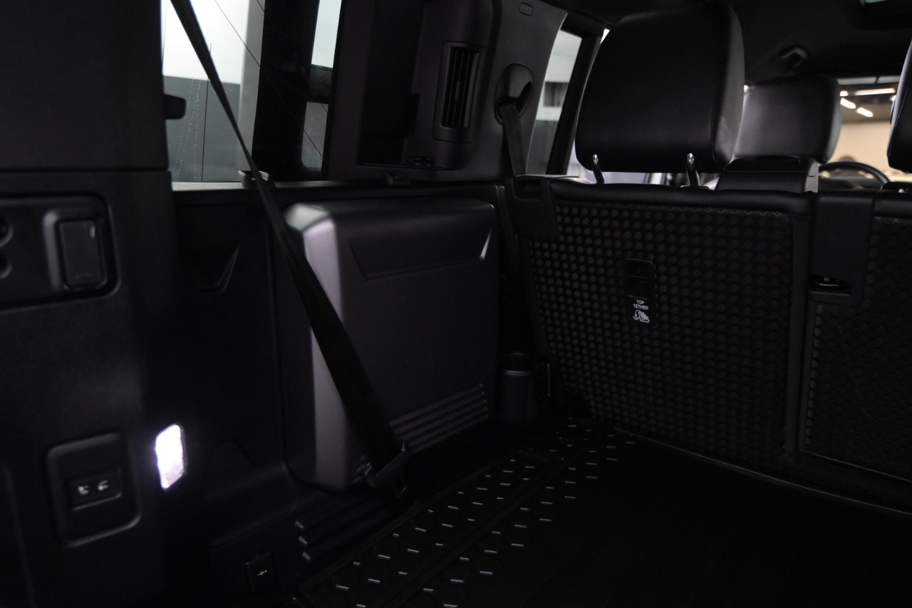 Land Rover Defender 110 X-Dynamic SE AWD 2023