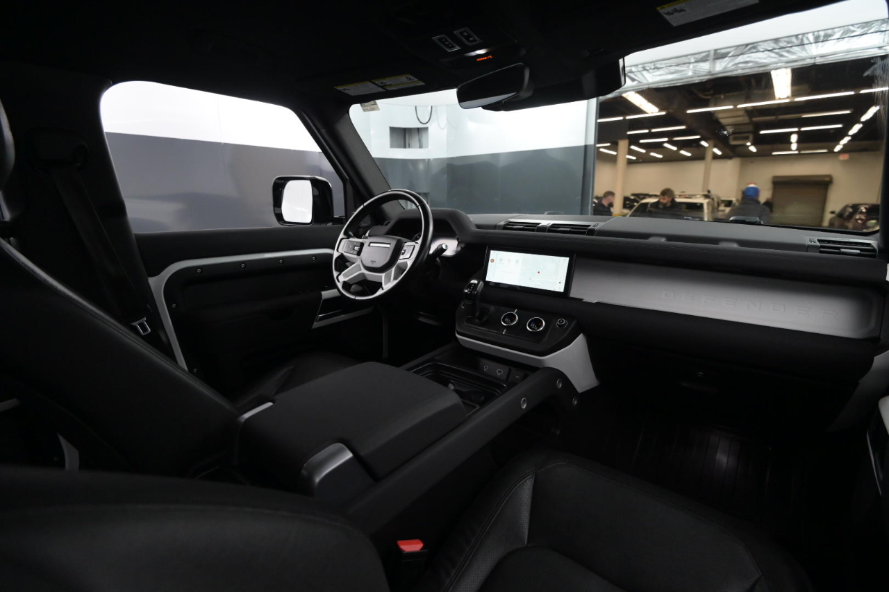 Land Rover Defender 110 X-Dynamic SE AWD 2023