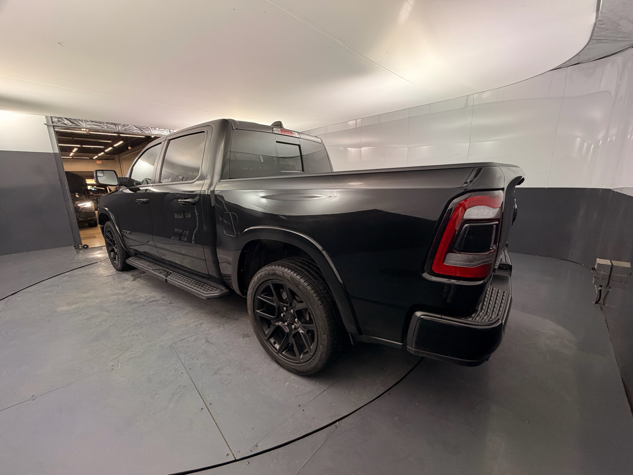 RAM 1500 Laramie 4x4 Crew Cab 5'7" Box 2022