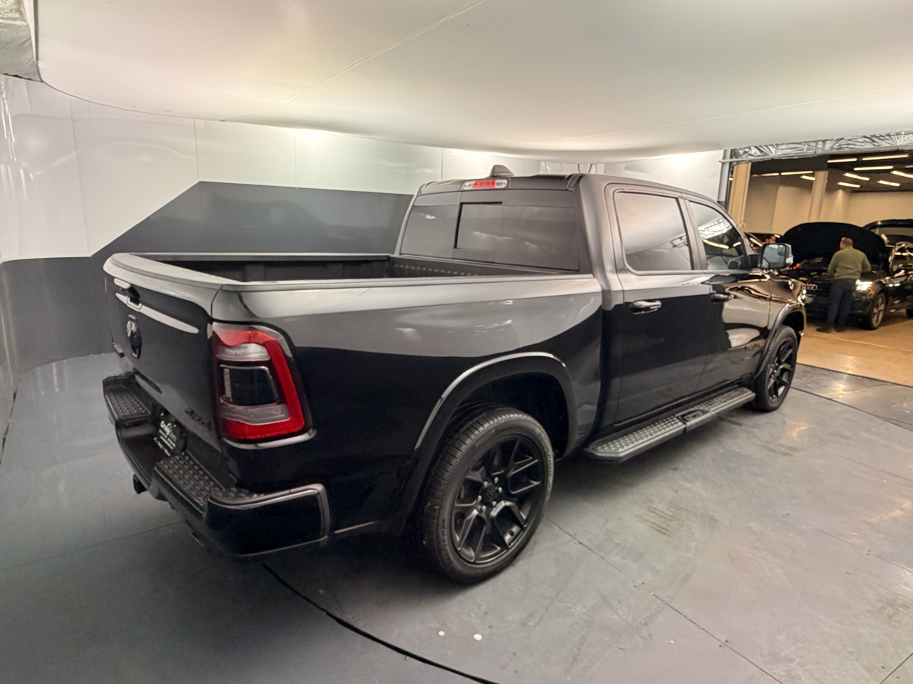 RAM 1500 Laramie 4x4 Crew Cab 5'7" Box 2022