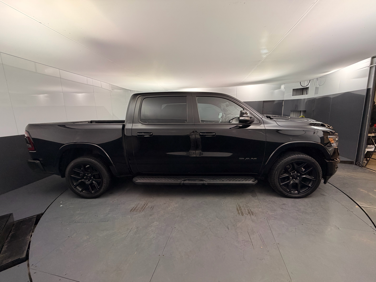 RAM 1500 Laramie 4x4 Crew Cab 5'7" Box 2022