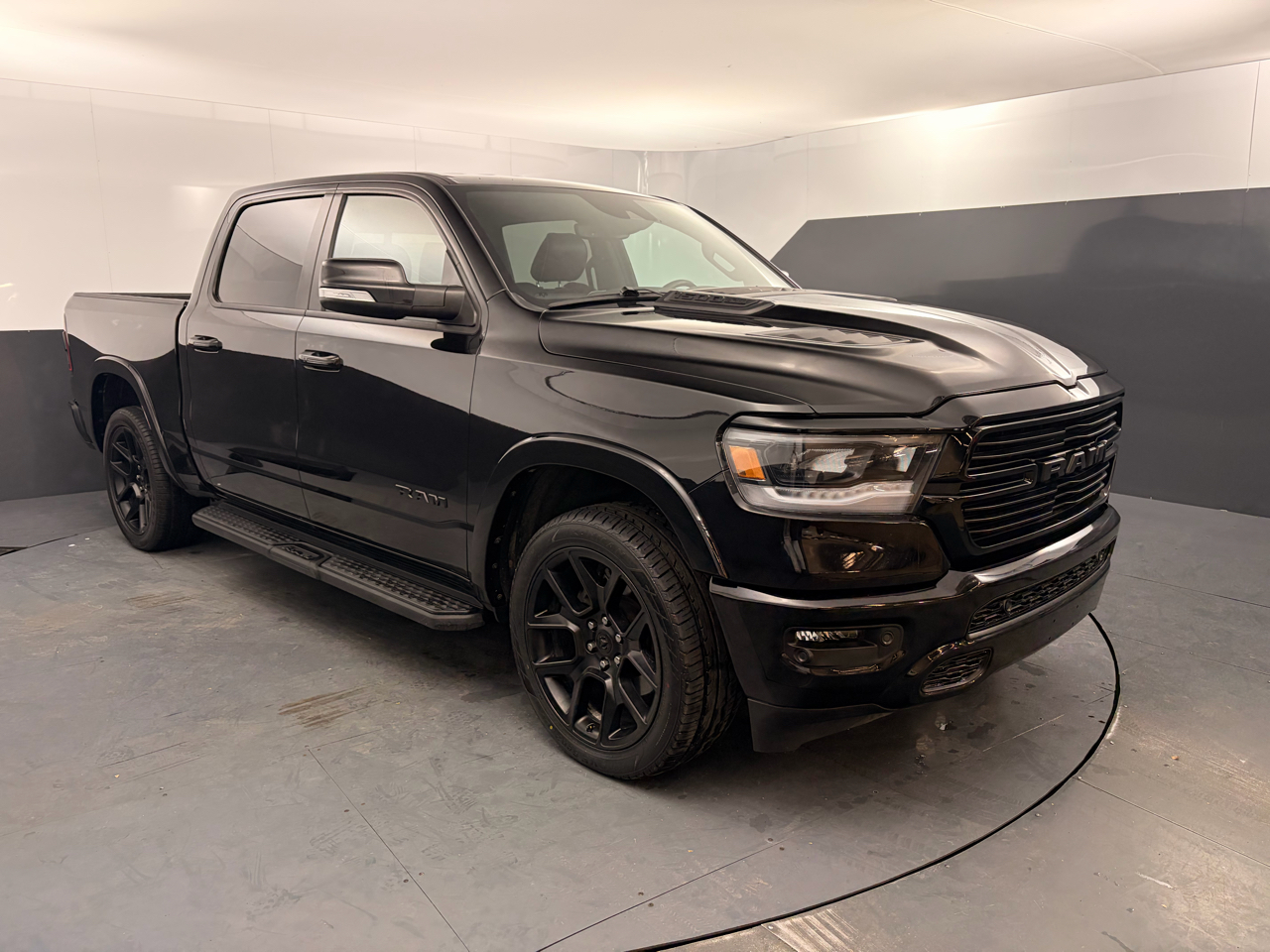 RAM 1500 Laramie 4x4 Crew Cab 5'7" Box 2022