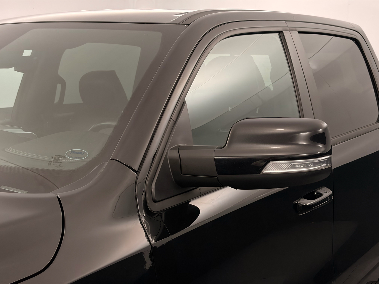 RAM 1500 Laramie 4x4 Crew Cab 5'7" Box 2022