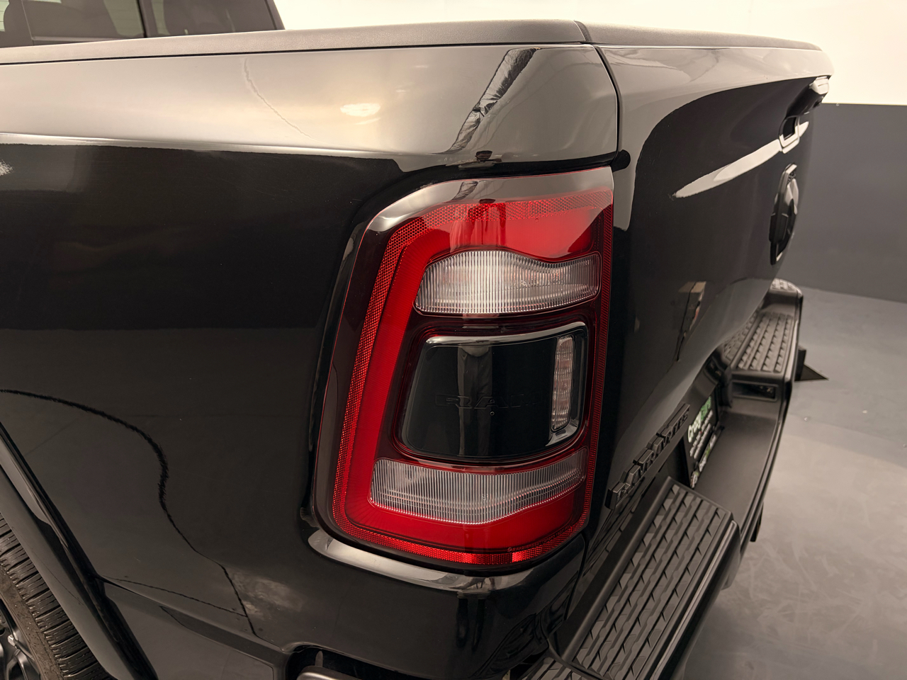 RAM 1500 Laramie 4x4 Crew Cab 5'7" Box 2022