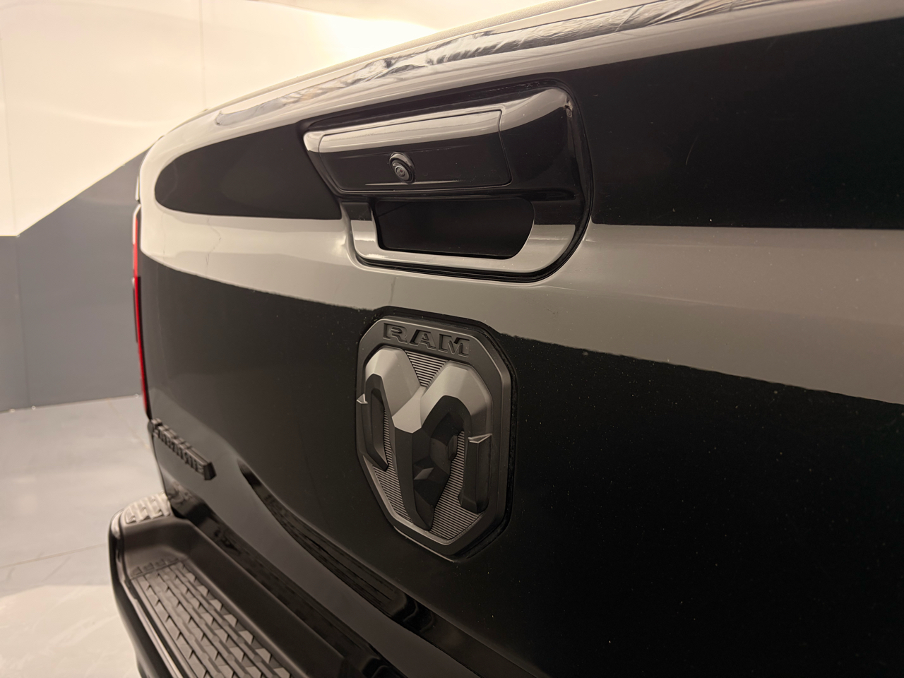 RAM 1500 Laramie 4x4 Crew Cab 5'7" Box 2022