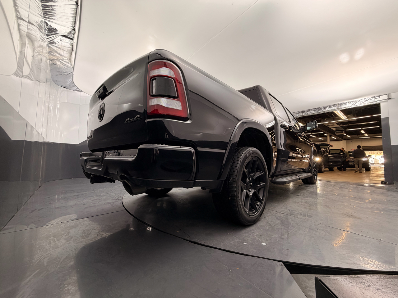 RAM 1500 Laramie 4x4 Crew Cab 5'7" Box 2022