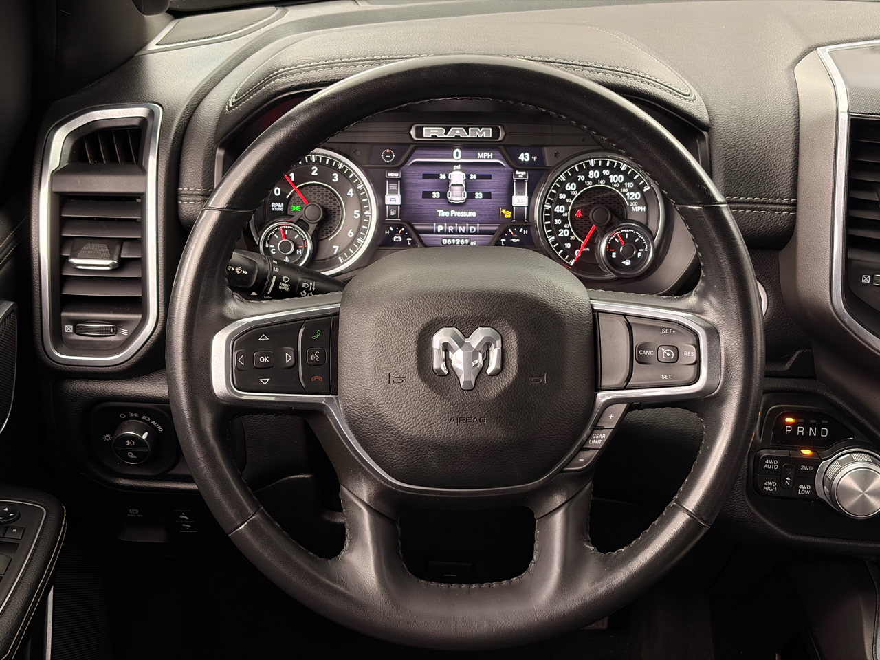 RAM 1500 Laramie 4x4 Crew Cab 5'7" Box 2022