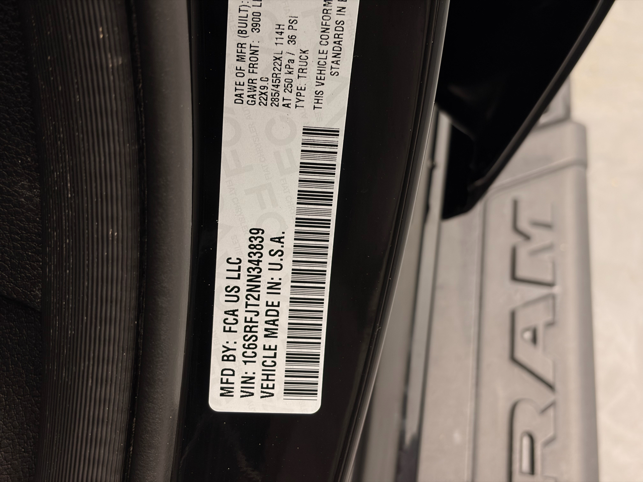 RAM 1500 Laramie 4x4 Crew Cab 5'7" Box 2022