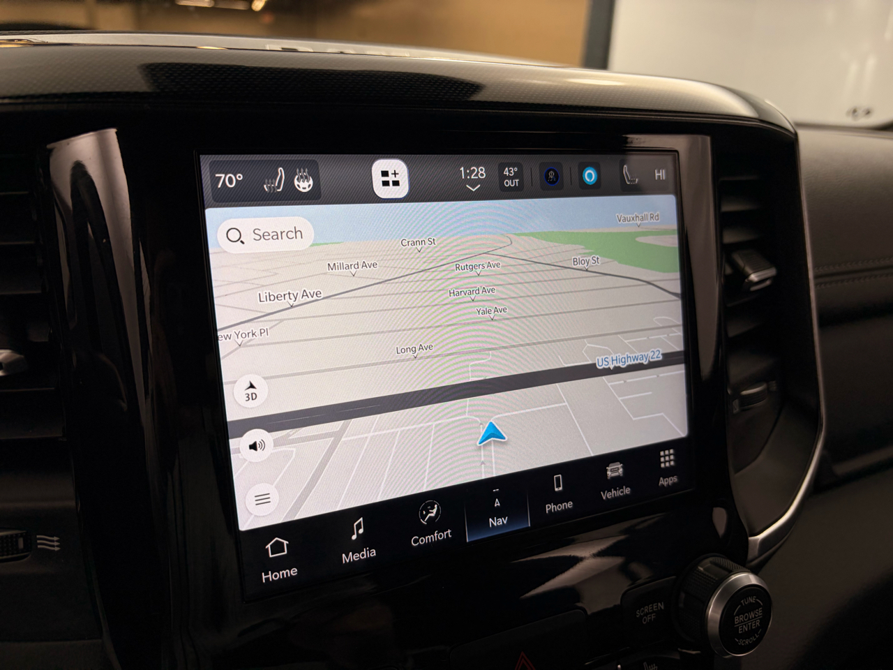 RAM 1500 Laramie 4x4 Crew Cab 5'7" Box 2022