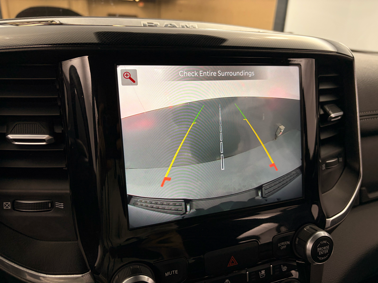 RAM 1500 Laramie 4x4 Crew Cab 5'7" Box 2022