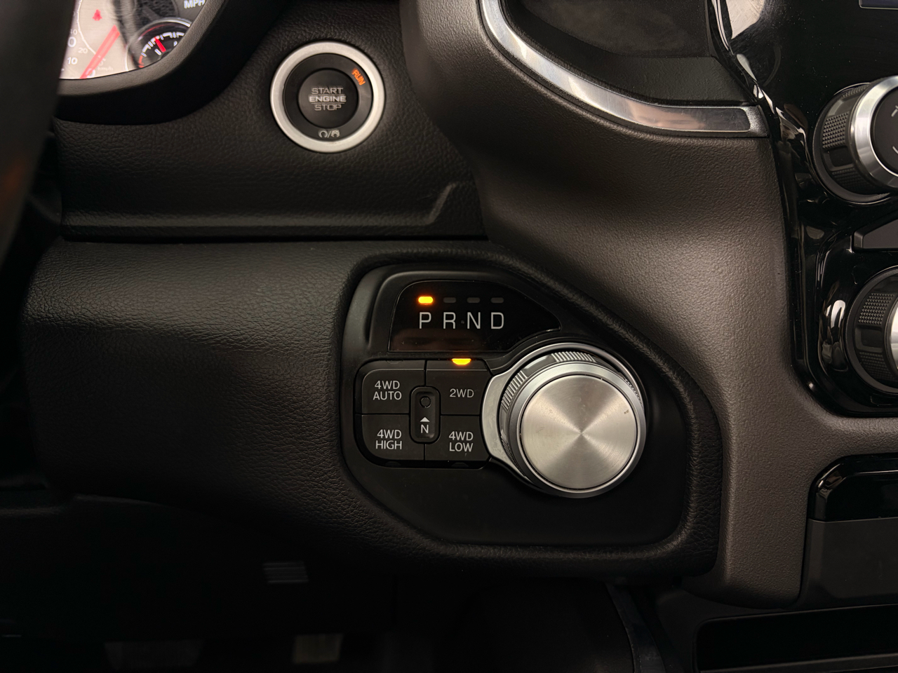 RAM 1500 Laramie 4x4 Crew Cab 5'7" Box 2022