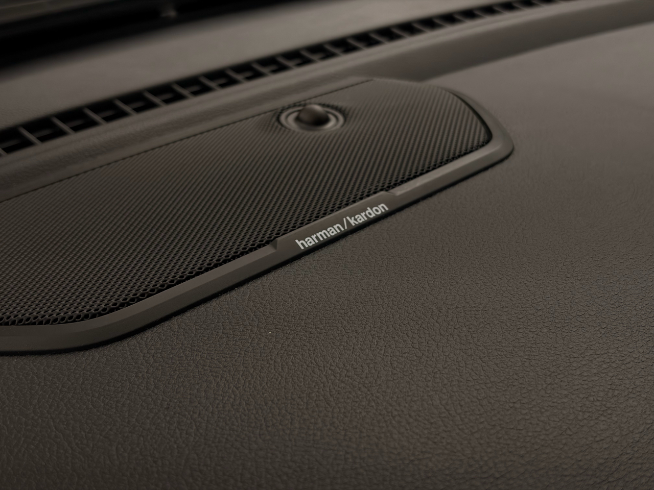 RAM 1500 Laramie 4x4 Crew Cab 5'7" Box 2022