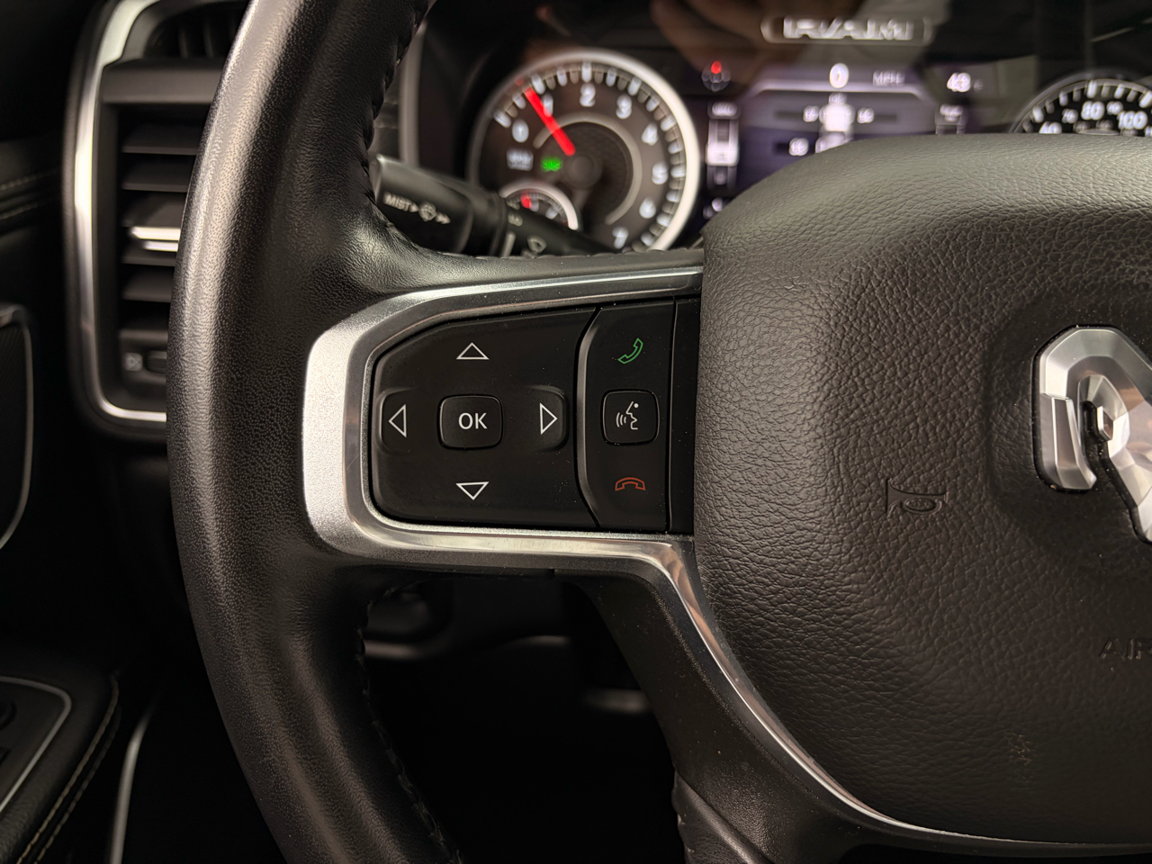 RAM 1500 Laramie 4x4 Crew Cab 5'7" Box 2022