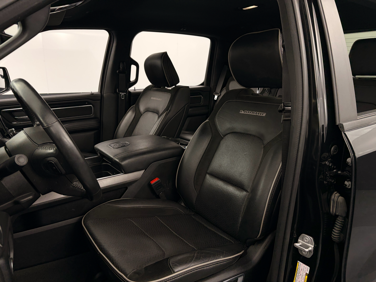 RAM 1500 Laramie 4x4 Crew Cab 5'7" Box 2022