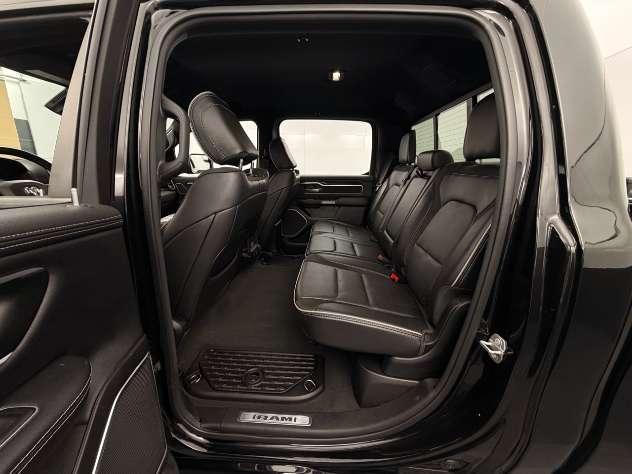 RAM 1500 Laramie 4x4 Crew Cab 5'7" Box 2022