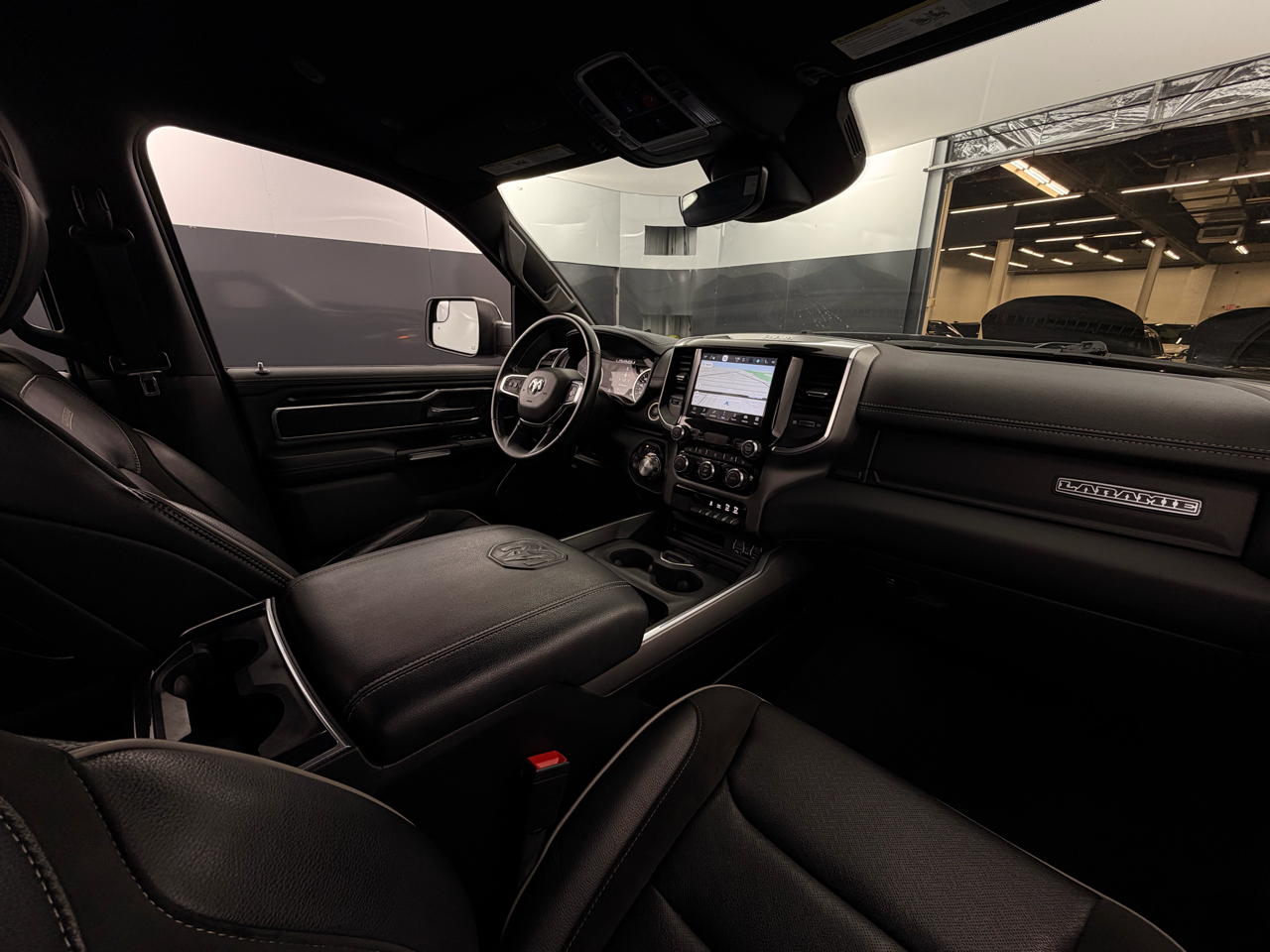 RAM 1500 Laramie 4x4 Crew Cab 5'7" Box 2022