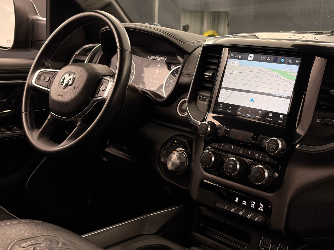 RAM 1500 Laramie 4x4 Crew Cab 5'7" Box 2022