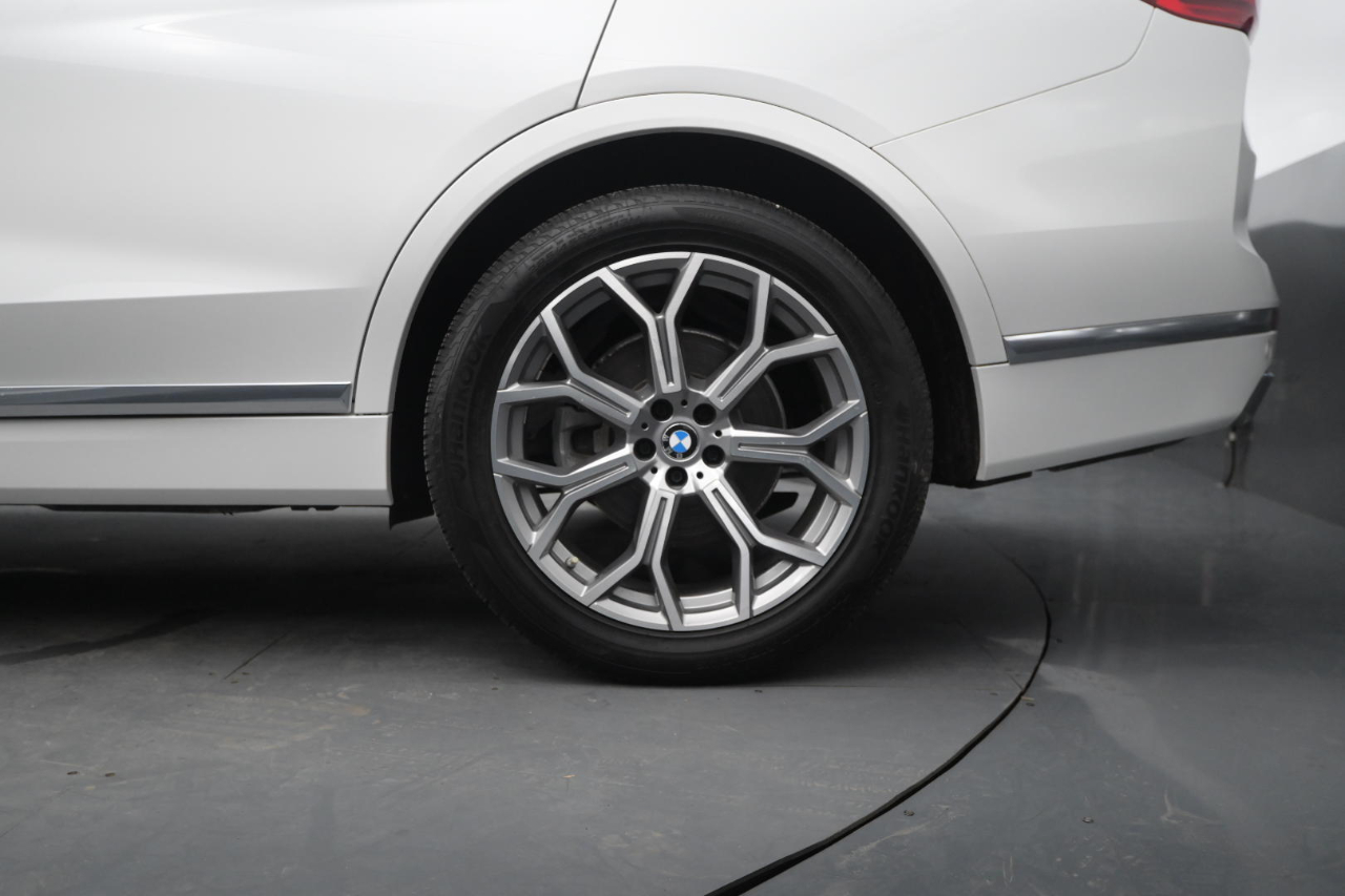 BMW X7 xDrive40i Sports Activity Vehicle 2020