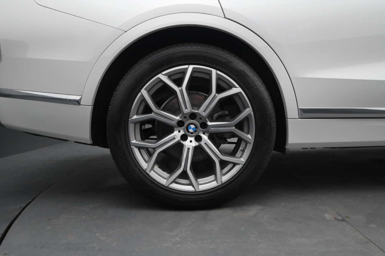 BMW X7 xDrive40i Sports Activity Vehicle 2020