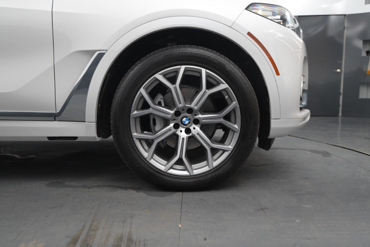 BMW X7 xDrive40i Sports Activity Vehicle 2020