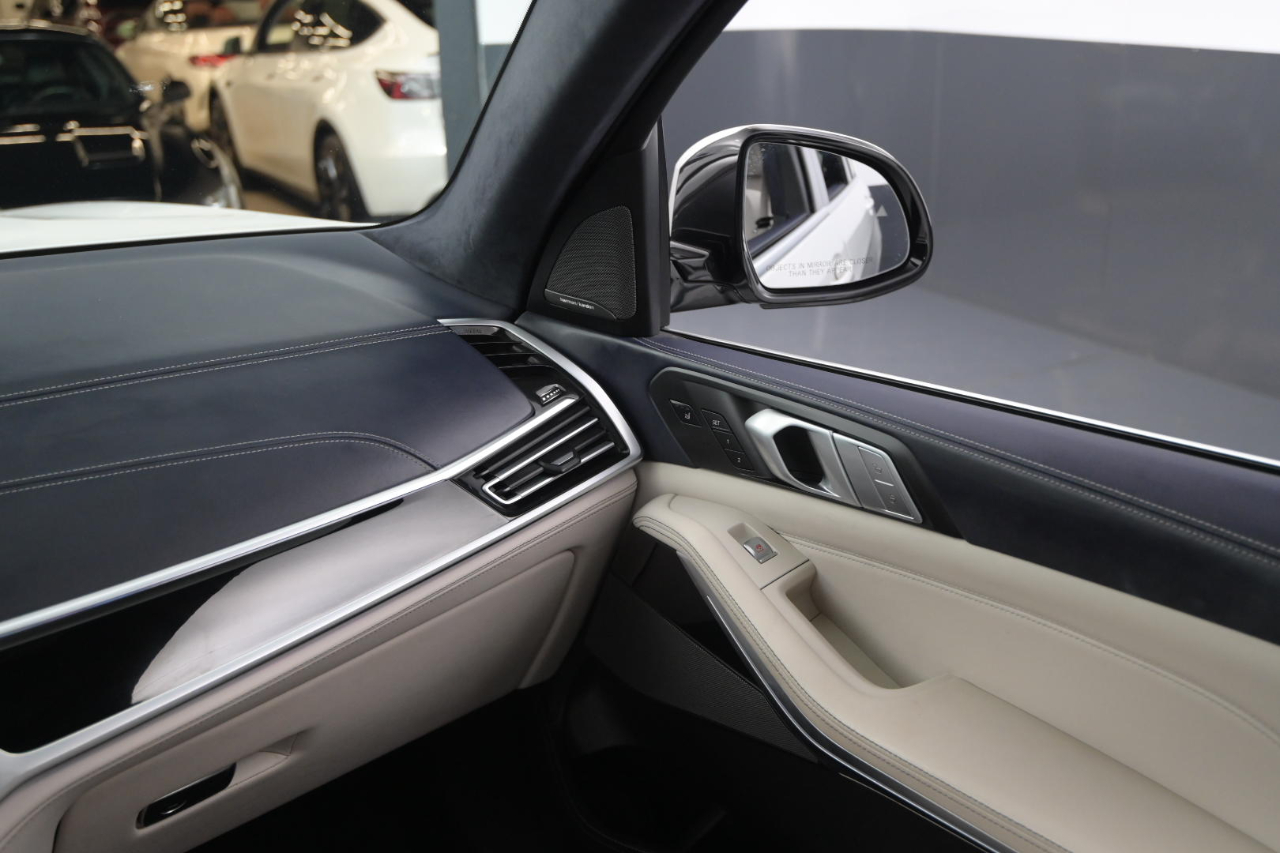 BMW X7 xDrive40i Sports Activity Vehicle 2020