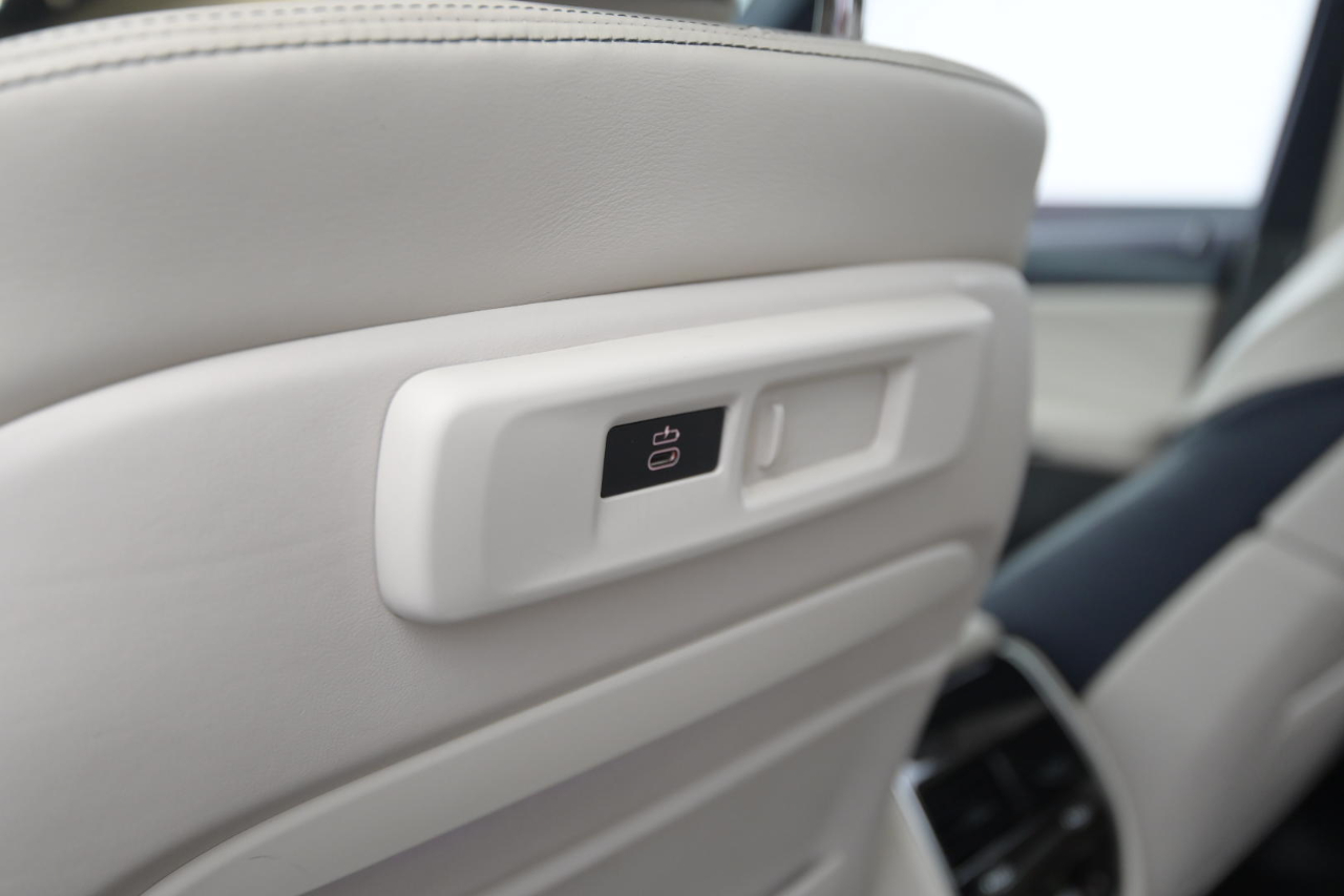 BMW X7 xDrive40i Sports Activity Vehicle 2020